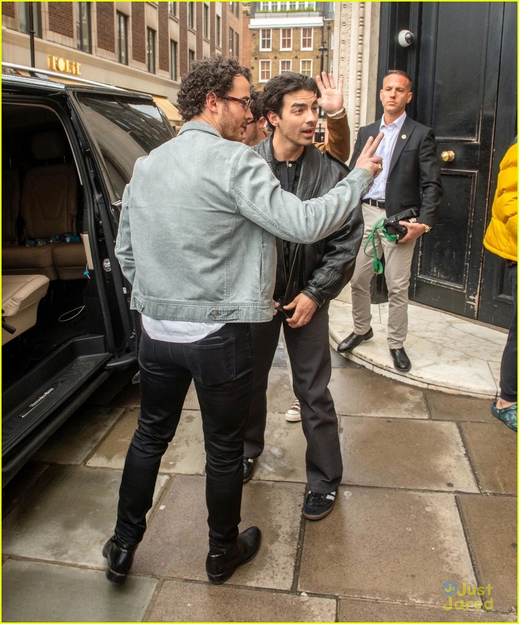 Jonas Brothers Do Promo in London, Announce 2nd Yankee Stadium Concert!