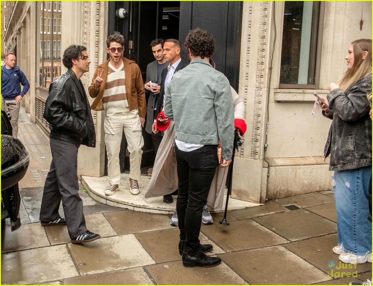 Jonas Brothers Do Promo in London, Announce 2nd Yankee Stadium Concert!