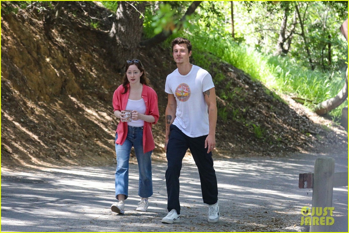 Shawn Mendes Goes on a Hike With Label Exec Clio Massey in Los Angeles