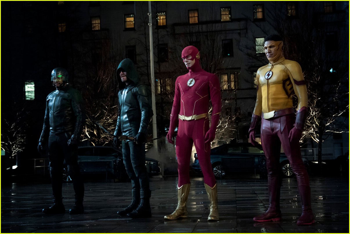 Stephen Amell Was Nervous On First Day Back as Oliver on 'The Flash'