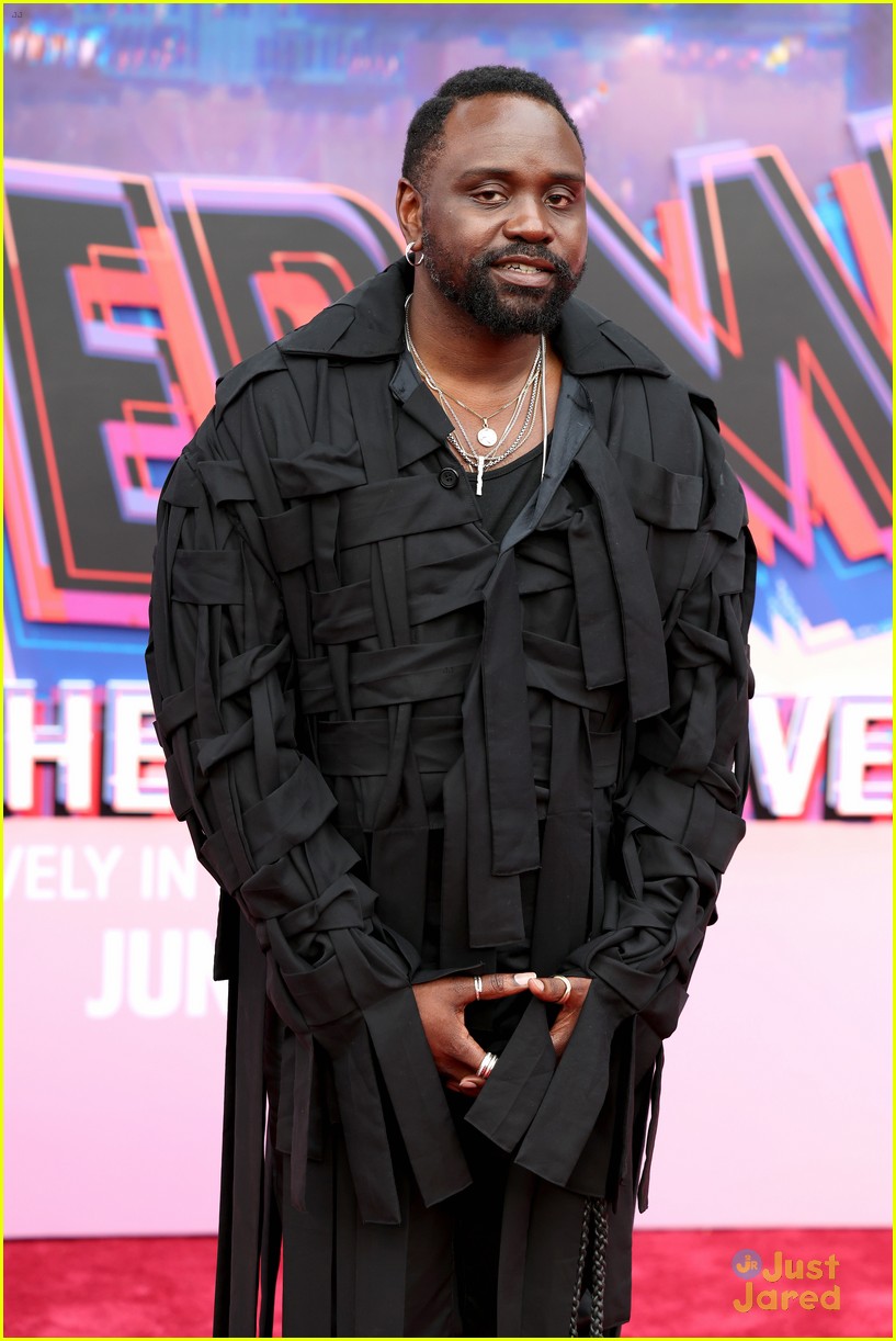 Hailee Steinfeld Goes Denim for 'Spider-Man: Across the Spider-Verse' Premiere with Shameik Moore, Issa Rae & More
