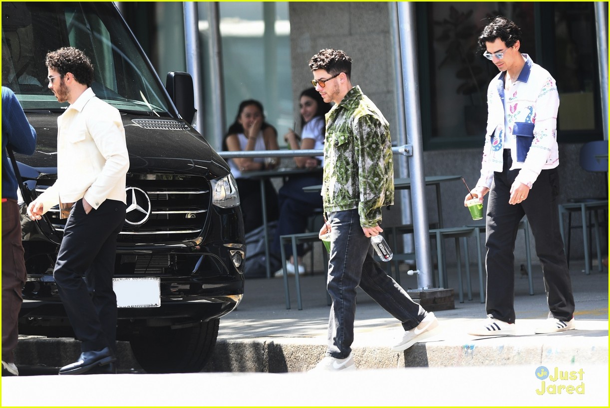 Jonas Brothers Run Into Fan While Out In NYC Between Meetings