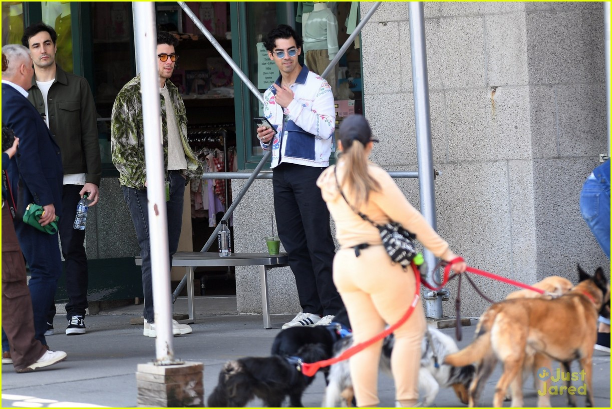 Jonas Brothers Run Into Fan While Out In NYC Between Meetings