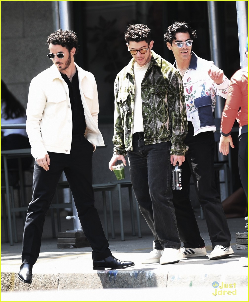 Jonas Brothers Run Into Fan While Out In NYC Between Meetings
