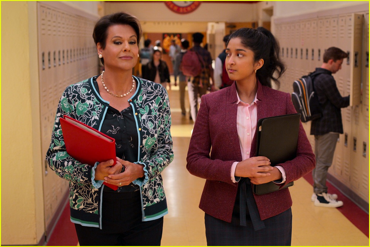 Devi & Friends Head Into Senior Year in the Trailer for the 4th & Final Season of 'Never Have I Ever' - Watch Now!