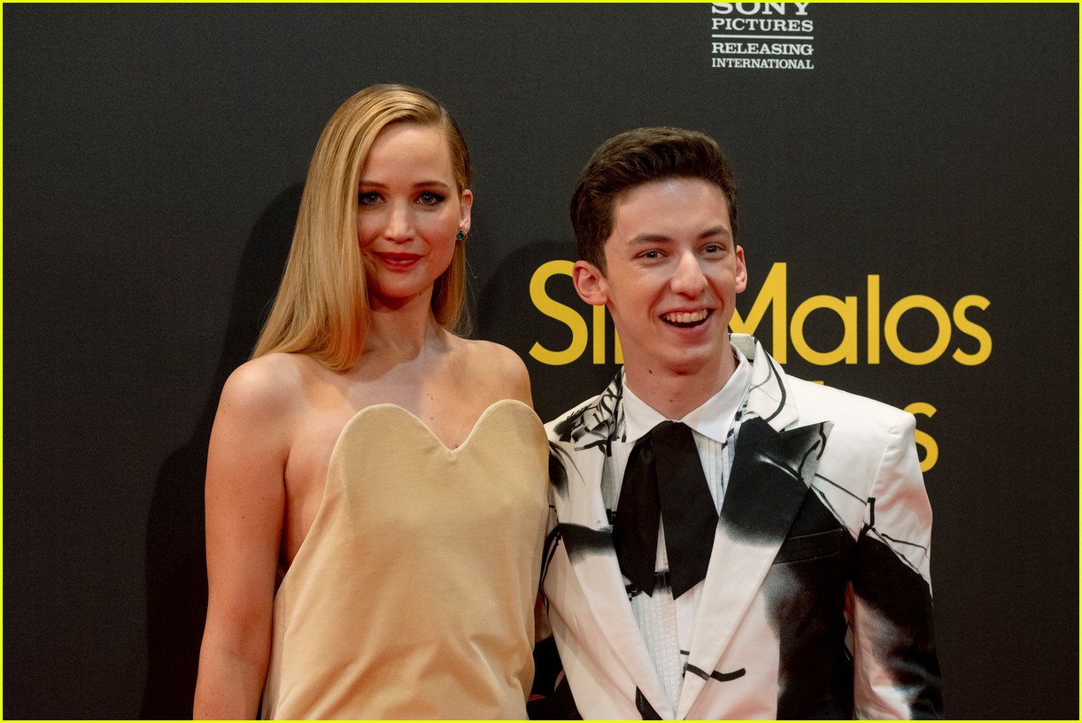 Andrew Barth Feldman Talks Filming Scenes In the Buff for 'No Hard Feelings'