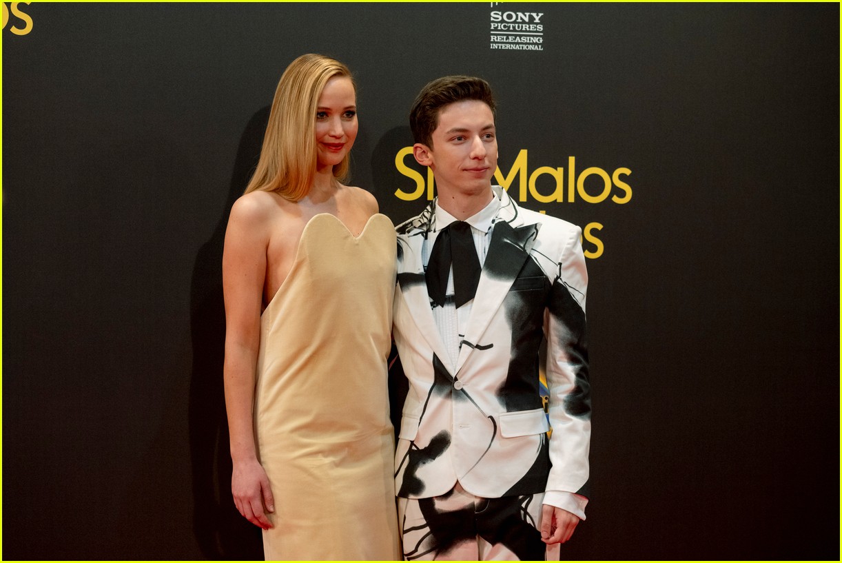 Andrew Barth Feldman Talks Filming Scenes In the Buff for 'No Hard Feelings'