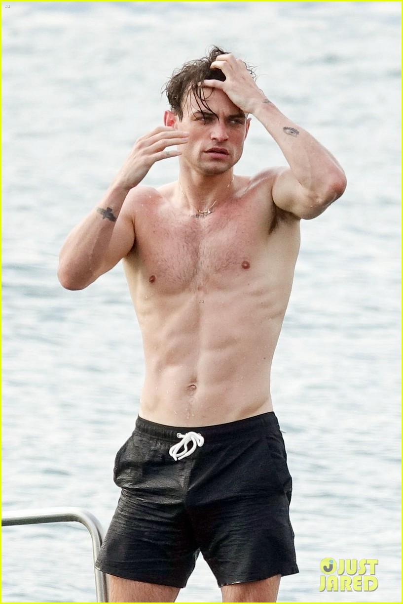Thomas Doherty Soaks Up the Sun During Trip to Lake Como!