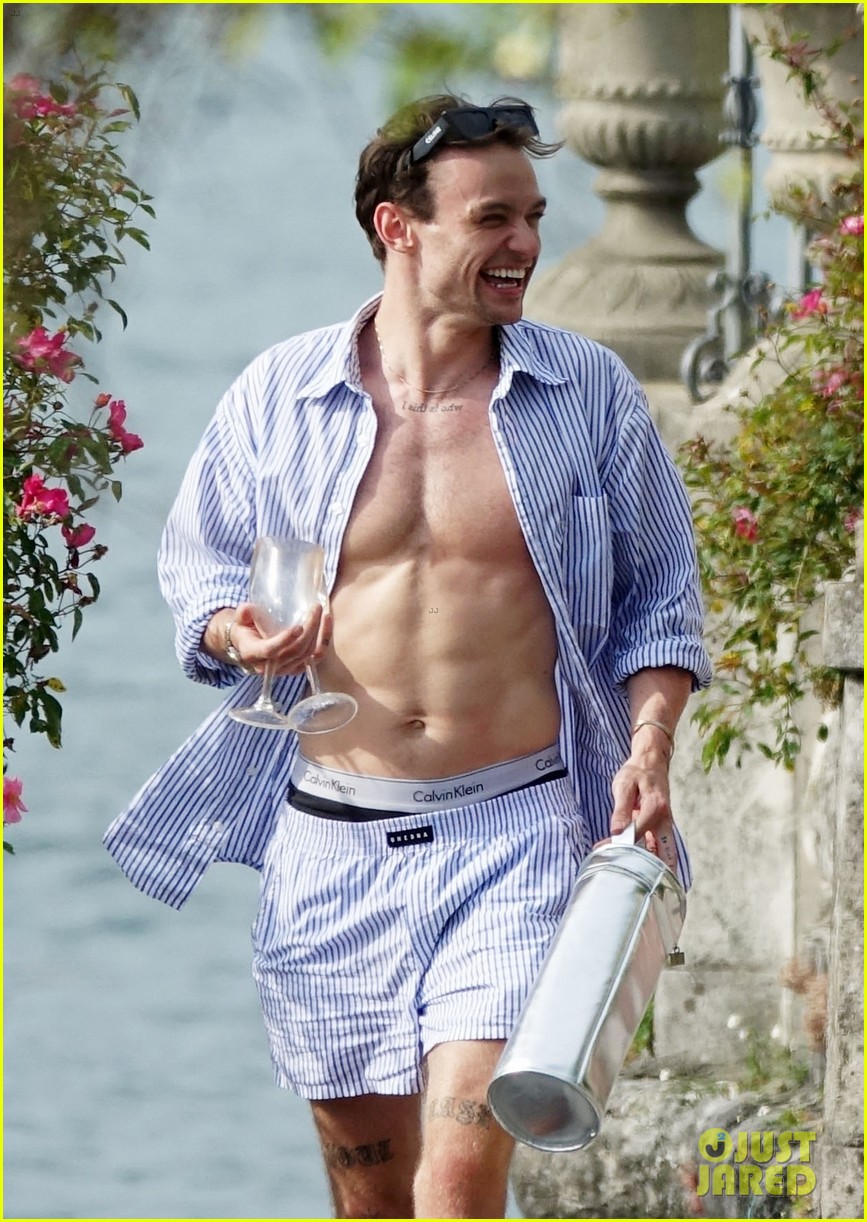 Thomas Doherty Soaks Up the Sun During Trip to Lake Como!