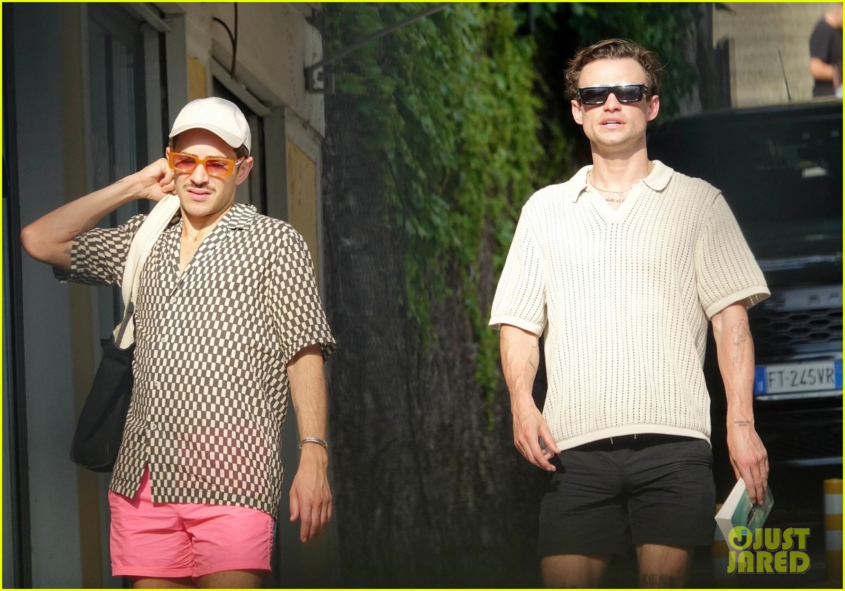 Thomas Doherty Soaks Up the Sun During Trip to Lake Como!