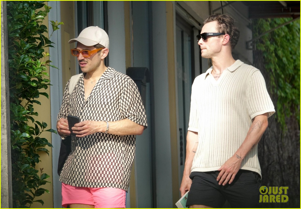 Thomas Doherty Soaks Up the Sun During Trip to Lake Como!