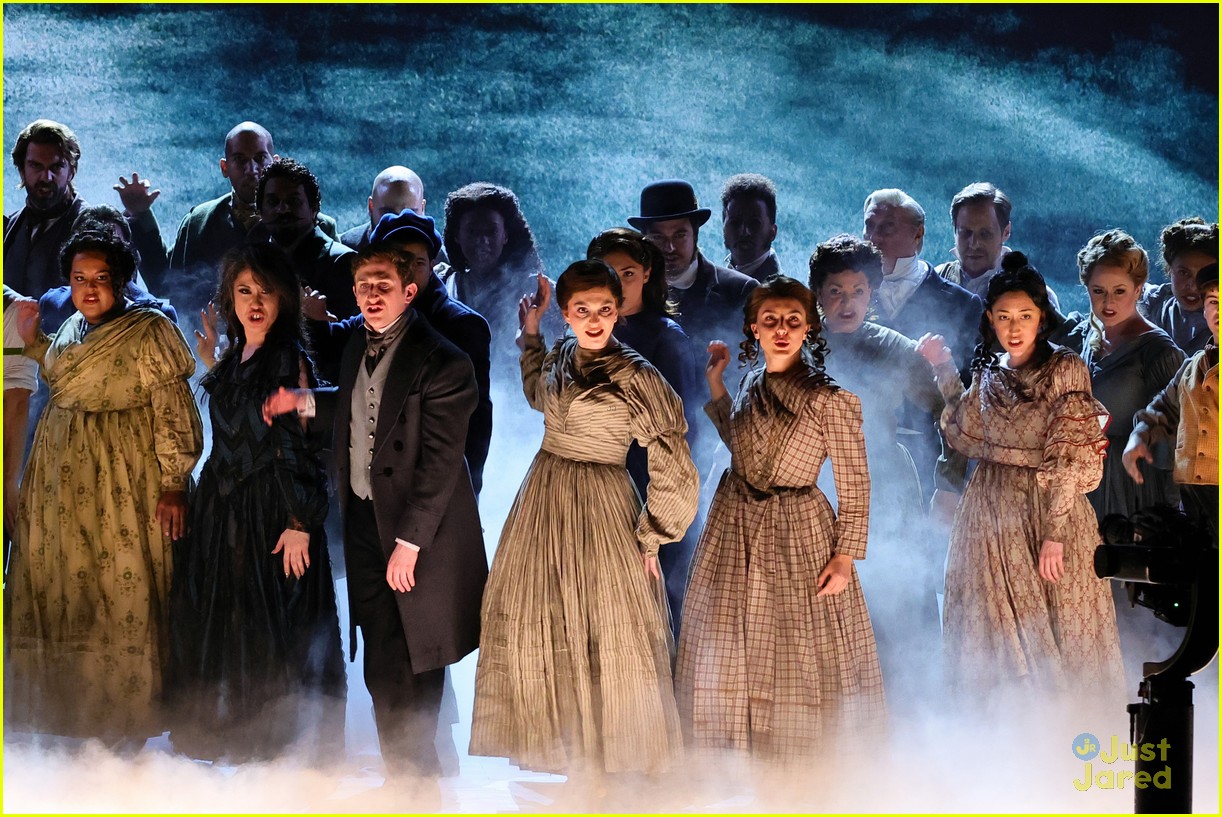 Gaten Matarazzo & Jordan Fisher Perform at Tony Awards with 'Sweeney Todd' Cast - Watch Now!