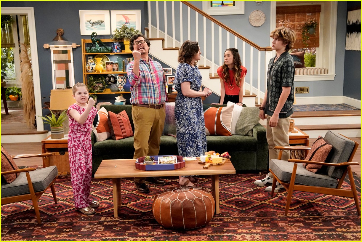 Jessica Marie Garcia Gives Ava Ro Some Direction In 'Erin & Aaron' Season Finale - Watch an Exclusive Sneak Peek!