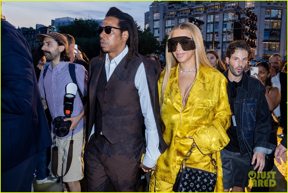 Zendaya Hangs Out with Beyonce & Jay-Z at Louis Vuitton Show in Paris