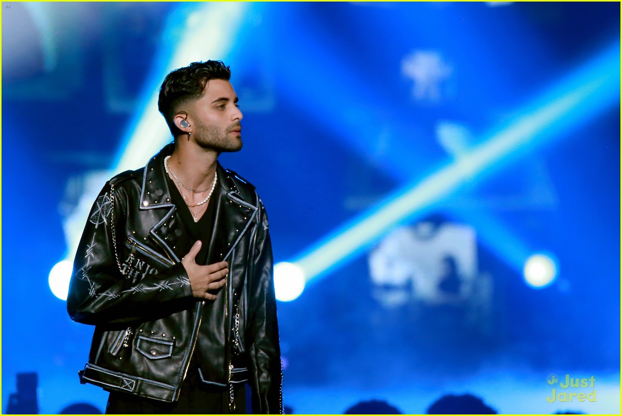 CNCO Perform Final Song 'La àšltima Canción' at Premios Juventud 2023 - Watch