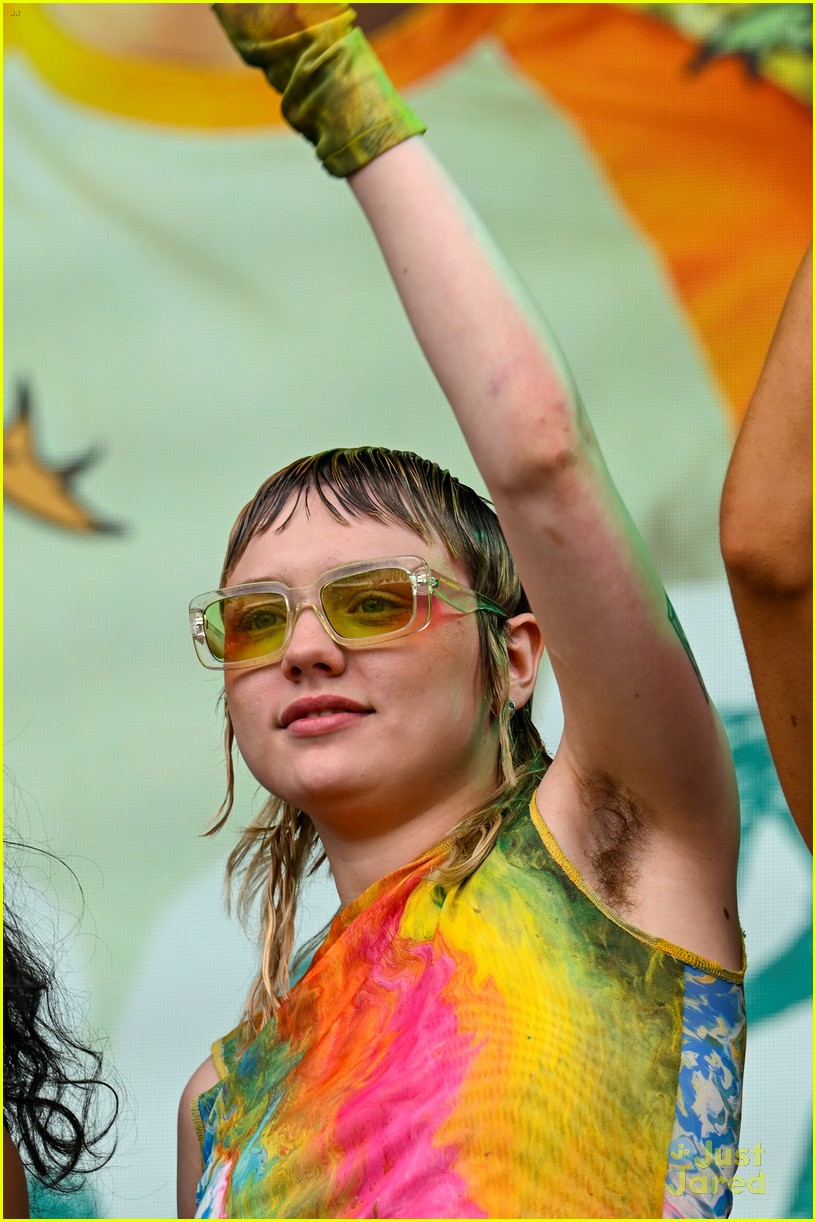 'Heartstopper' Cast Rides London Pride Parade Float, Debuts Season 2 Teaser Trailer - Watch Now!