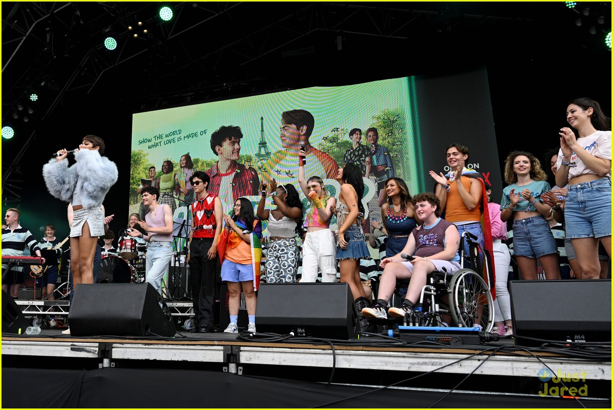 'Heartstopper' Cast Rides London Pride Parade Float, Debuts Season 2 Teaser Trailer - Watch Now!