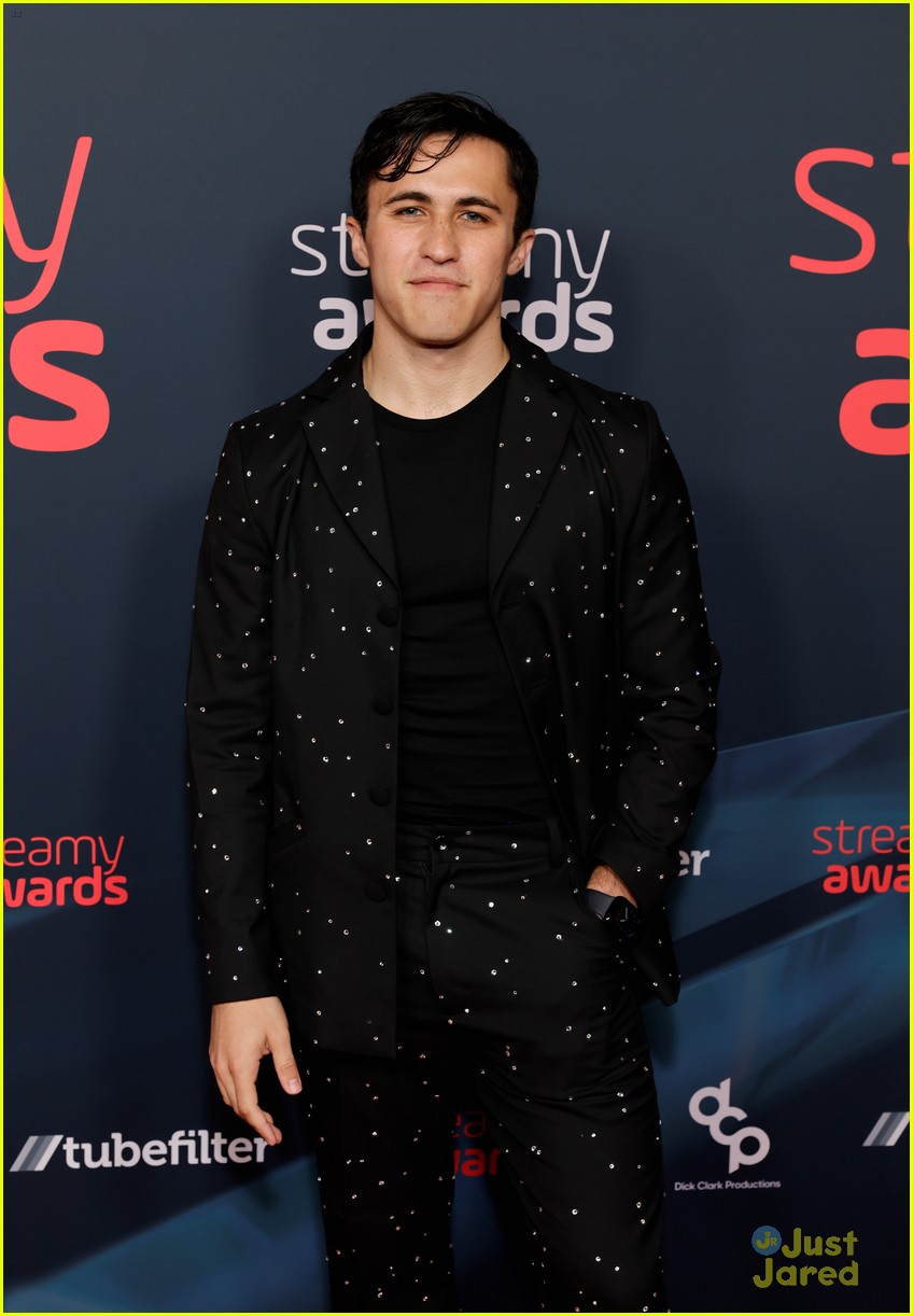 Kai Cenat, Chris Olsen & Dylan Mulvaney Win Big at Streamy Awards 2023