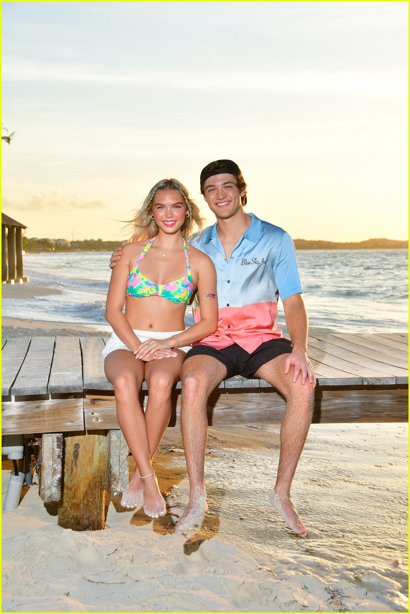 Asher Angel & Girlfriend Caroline Gregory Go on Turks & Caicos Vacation with His Family (Photos)