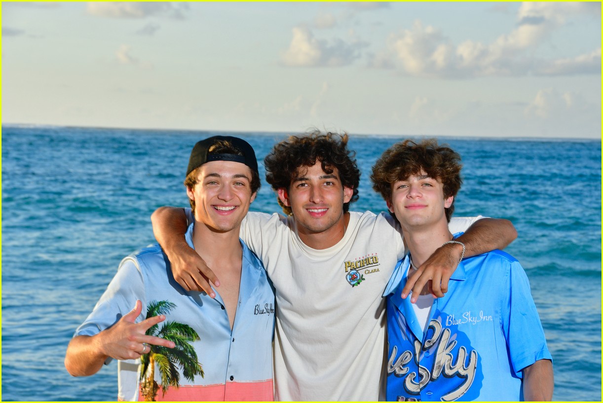 Asher Angel & Girlfriend Caroline Gregory Go on Turks & Caicos Vacation with His Family (Photos)