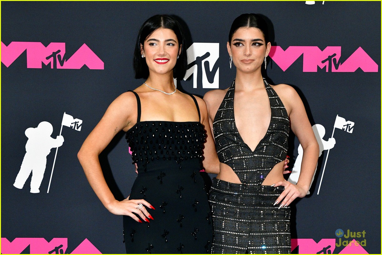 Charli & Dixie D'Amelio Rock 2 Looks Each at MTV VMAs 2023