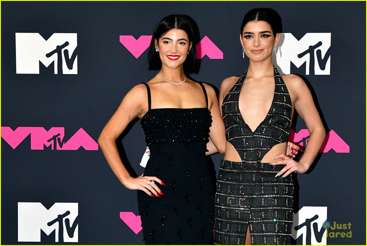Charli & Dixie D'Amelio Rock 2 Looks Each at MTV VMAs 2023