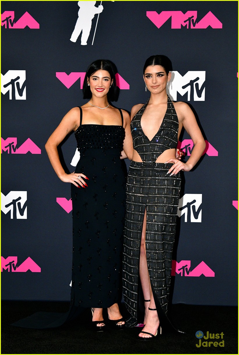 Charli & Dixie D'Amelio Rock 2 Looks Each at MTV VMAs 2023