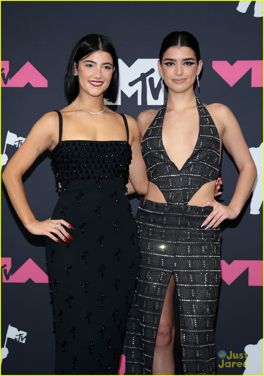 Charli & Dixie D'Amelio Rock 2 Looks Each at MTV VMAs 2023