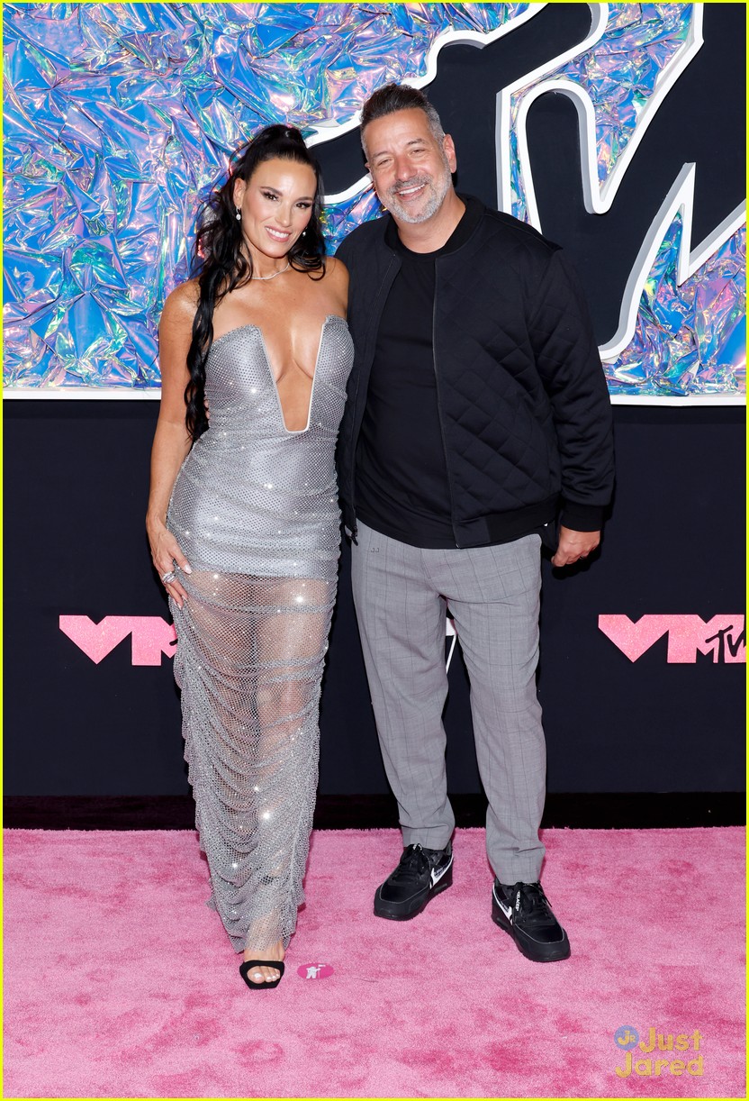 Charli & Dixie D'Amelio Rock 2 Looks Each at MTV VMAs 2023