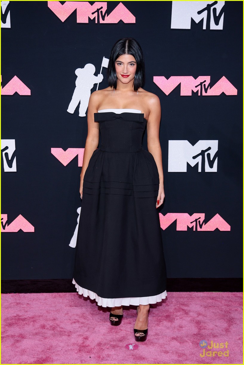 Charli & Dixie D'Amelio Rock 2 Looks Each at MTV VMAs 2023
