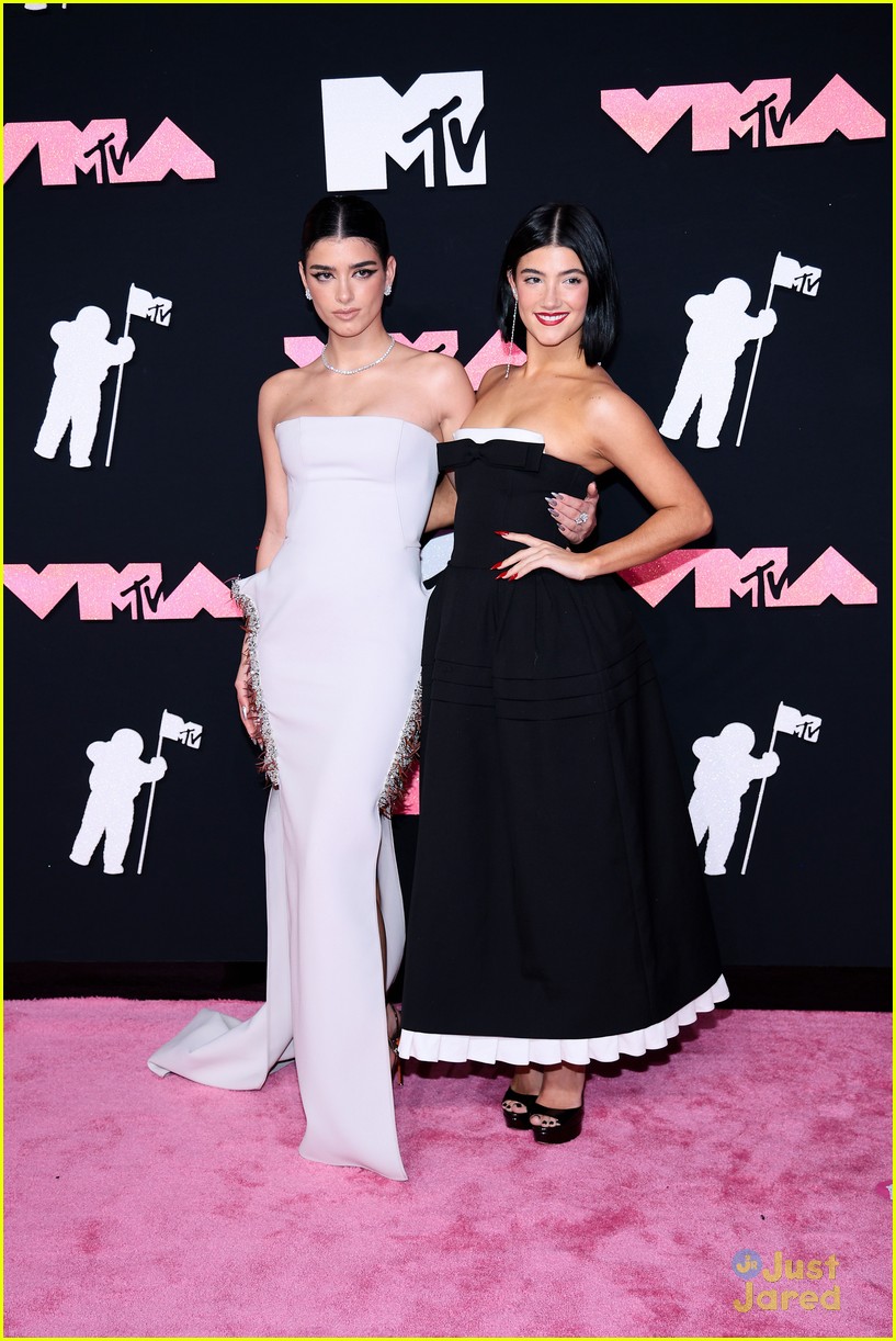 Charli & Dixie D'Amelio Rock 2 Looks Each at MTV VMAs 2023