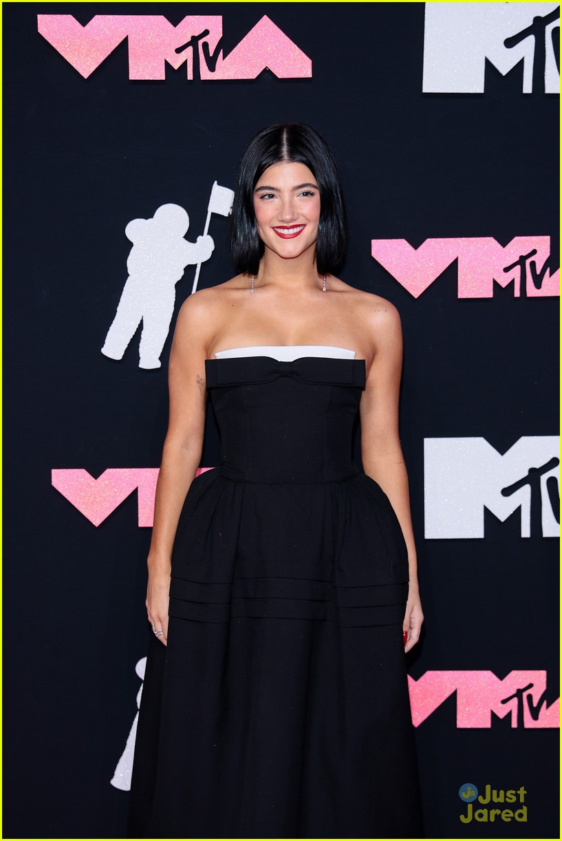 Charli & Dixie D'Amelio Rock 2 Looks Each at MTV VMAs 2023