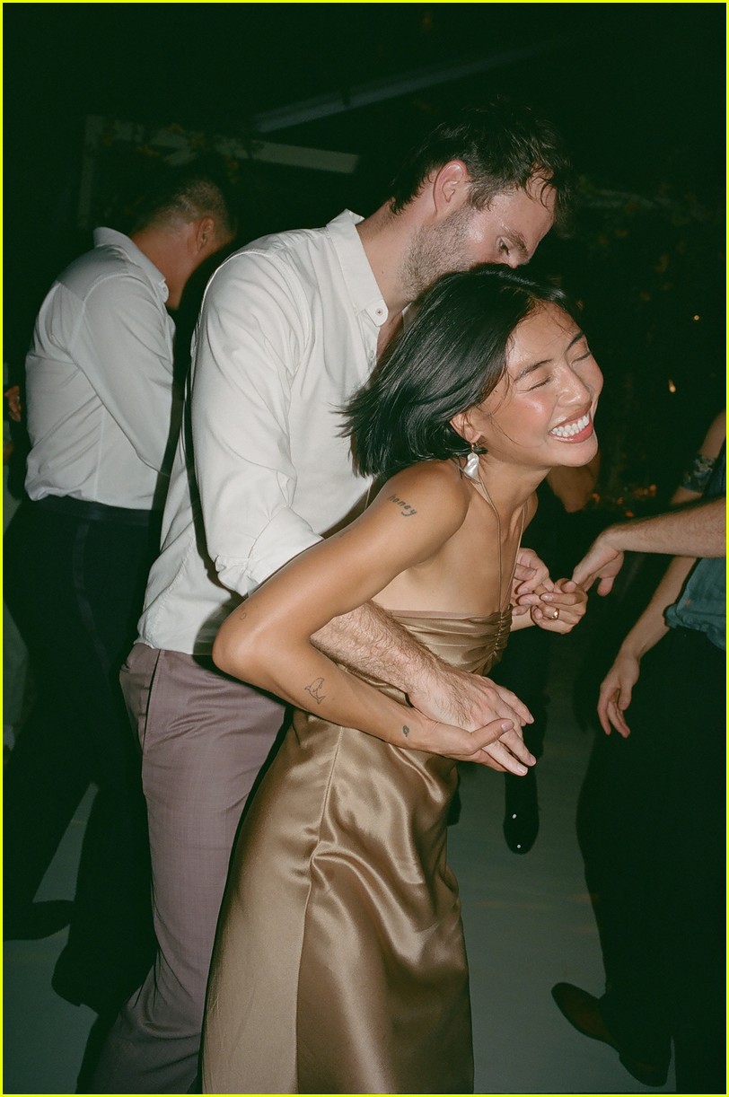 Joey King & Steven Piet Wedding Photos & Details Revealed, Sabrina Carpenter Sang Her Down the Aisle!