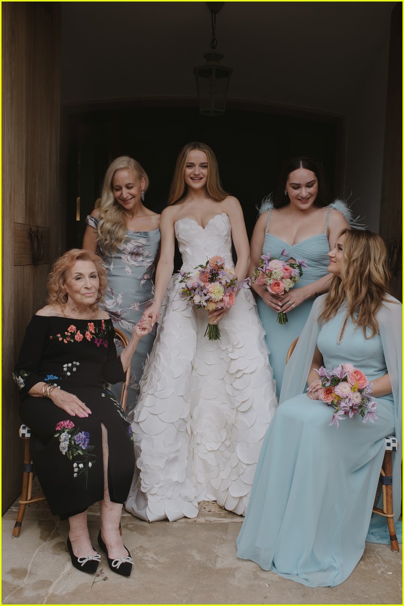 Joey King & Steven Piet Wedding Photos & Details Revealed, Sabrina Carpenter Sang Her Down the Aisle!