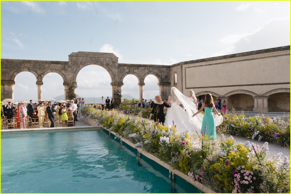 Joey King & Steven Piet Wedding Photos & Details Revealed, Sabrina Carpenter Sang Her Down the Aisle!