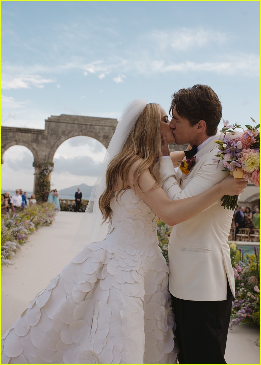Joey King & Steven Piet Wedding Photos & Details Revealed, Sabrina Carpenter Sang Her Down the Aisle!