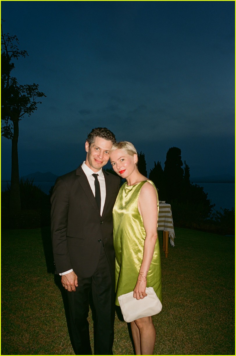 Joey King & Steven Piet Wedding Photos & Details Revealed, Sabrina Carpenter Sang Her Down the Aisle!