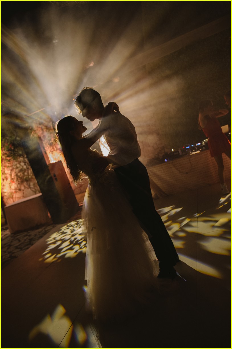 Joey King & Steven Piet Wedding Photos & Details Revealed, Sabrina Carpenter Sang Her Down the Aisle!