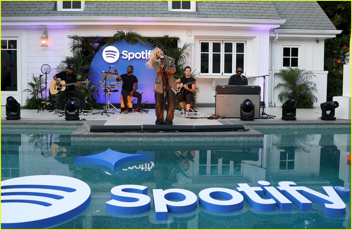 Renee Rapp Meets Up With 'Mean Girls' Co-Star Auli'i Cravalho at Spotify Event