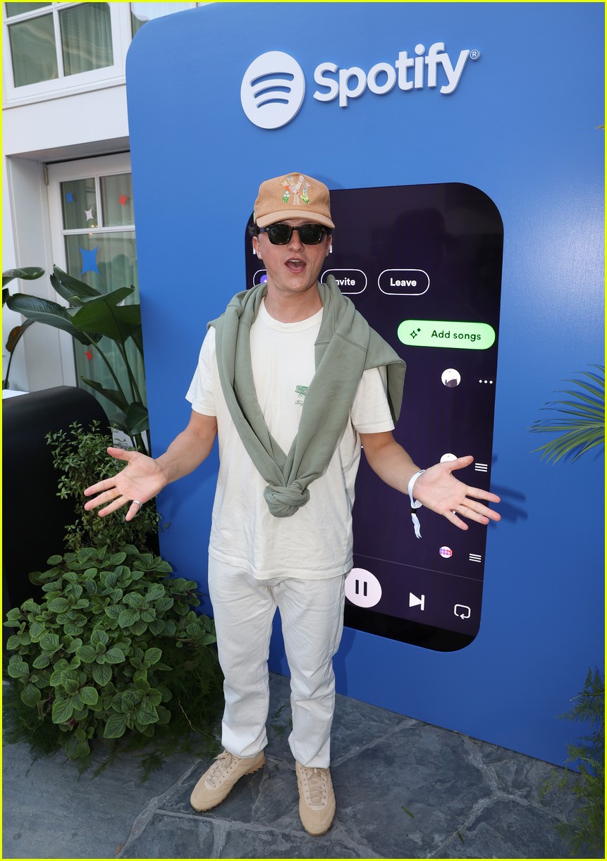 Renee Rapp Meets Up With 'Mean Girls' Co-Star Auli'i Cravalho at Spotify Event