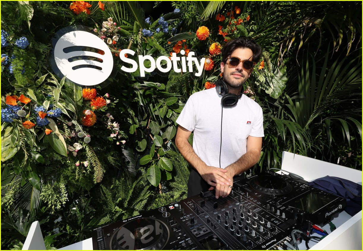 Renee Rapp Meets Up With 'Mean Girls' Co-Star Auli'i Cravalho at Spotify Event