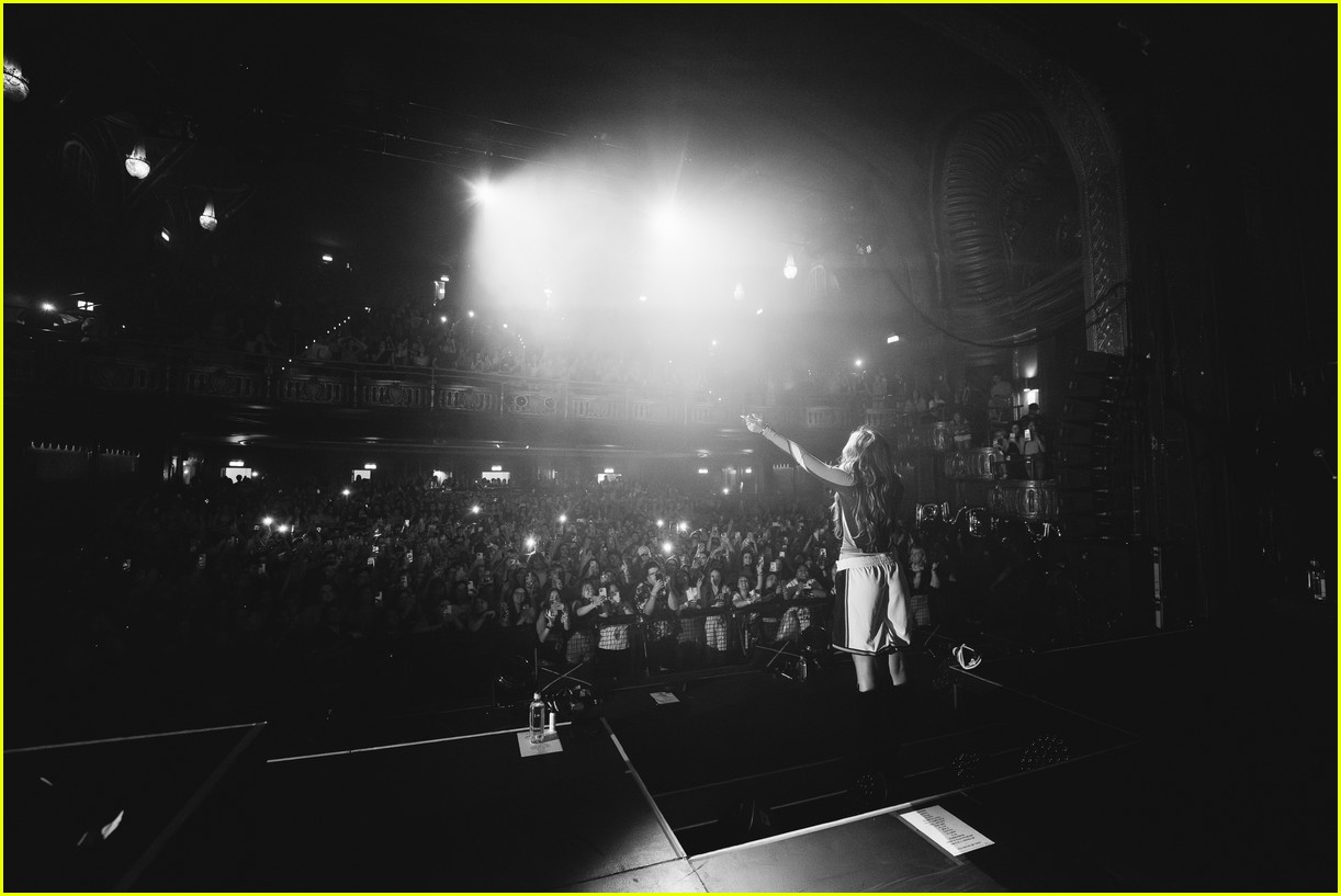 Tate McRae Kicks Off 'Are We Flying Tour' in Chicago, Photos & Set List Revealed!