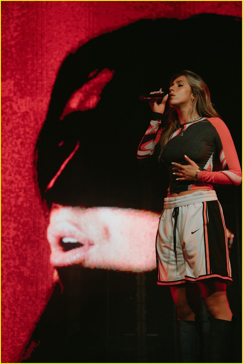 Tate McRae Kicks Off 'Are We Flying Tour' in Chicago, Photos & Set List Revealed!