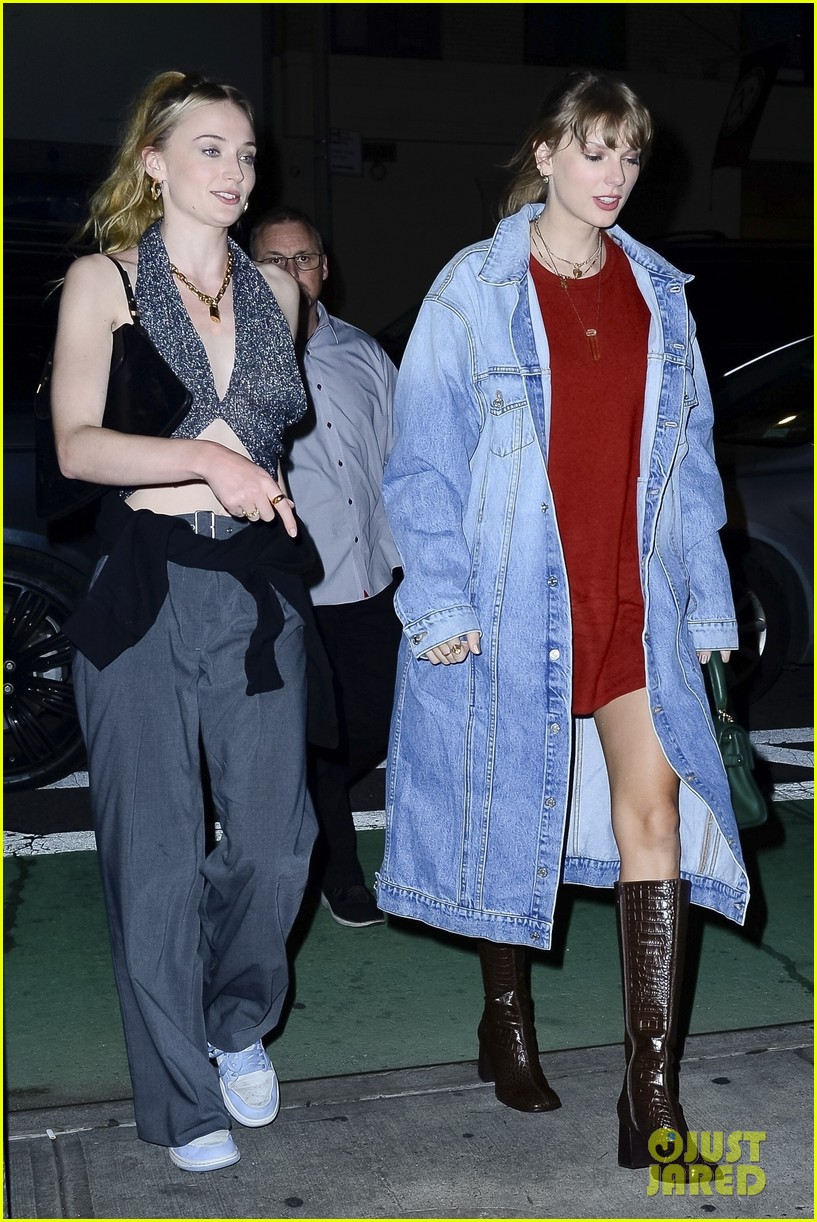 Taylor Swift & Sophie Turner Grab Dinner Together in NYC!