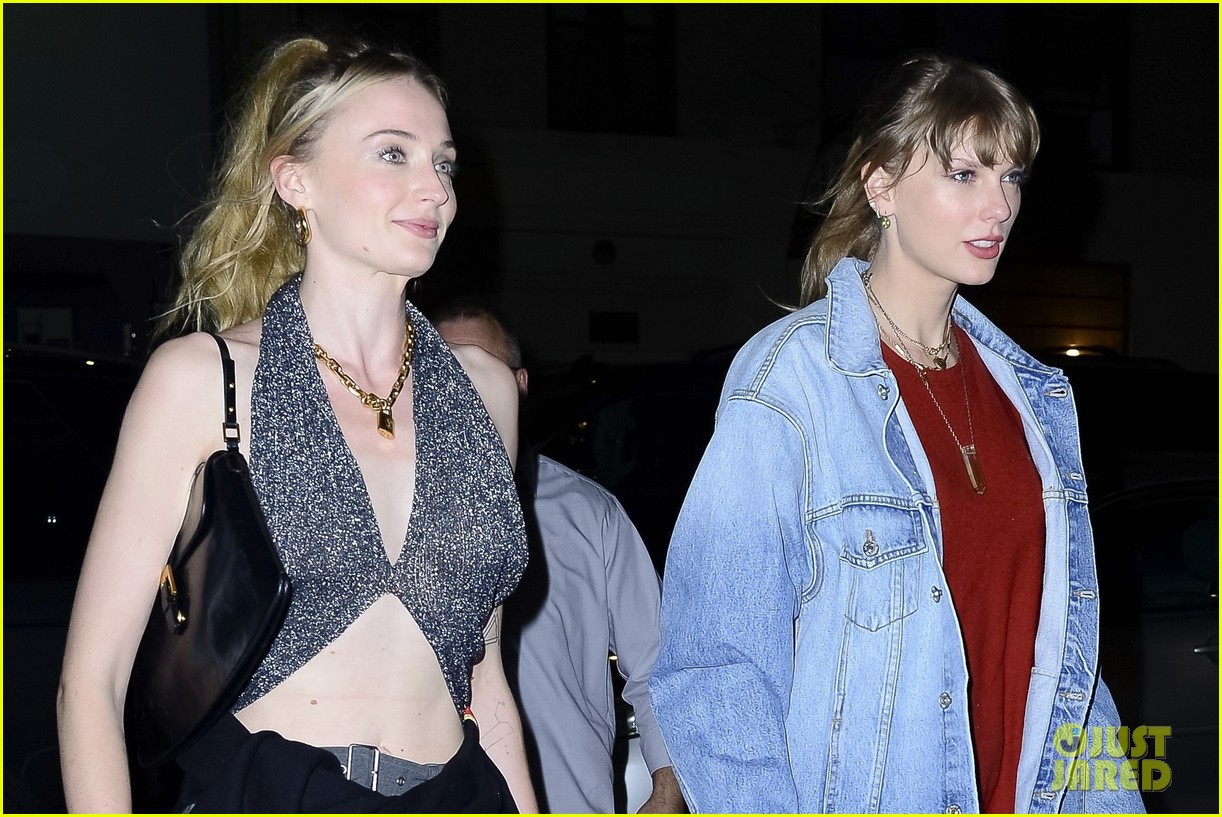 Taylor Swift & Sophie Turner Grab Dinner Together in NYC!