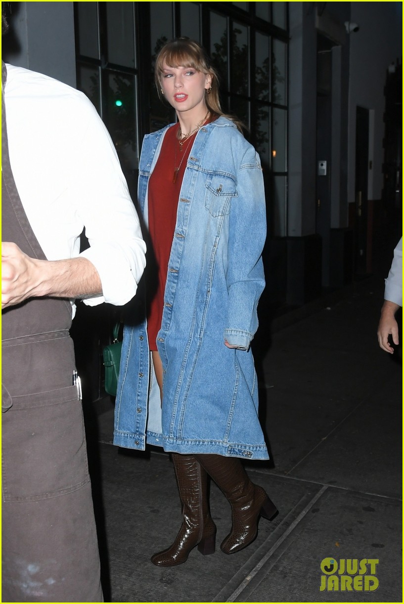 Taylor Swift & Sophie Turner Grab Dinner Together in NYC!