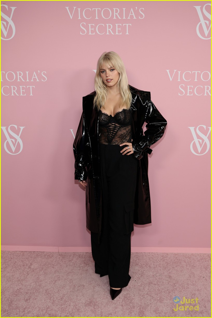 Social Stars Alix Earle, Davis Burleson, Tessa Brooks & More Kick Off New York Fashion Week with Victoria's Secret
