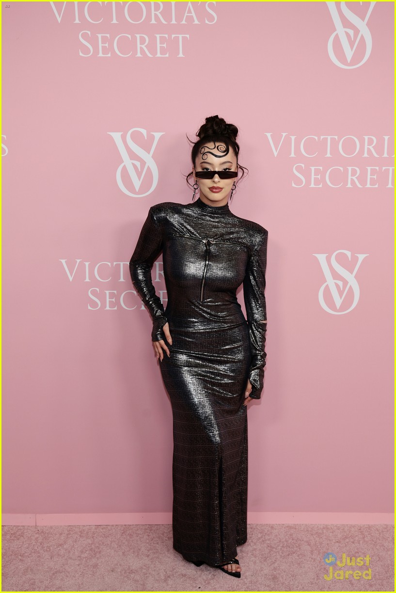 Social Stars Alix Earle, Davis Burleson, Tessa Brooks & More Kick Off New York Fashion Week with Victoria's Secret