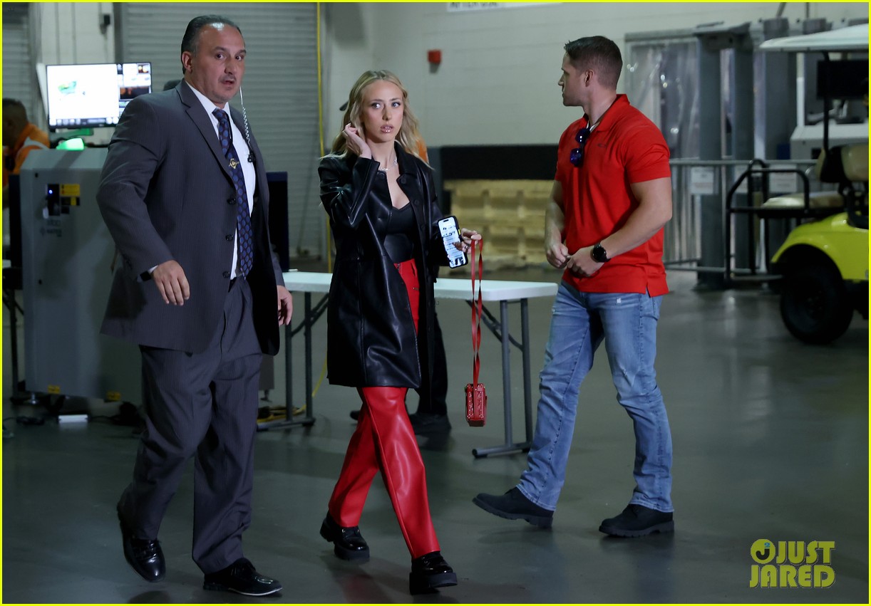 Sabrina Carpenter Wears 'Sports Watcher' Shirt to Attend NFL Game with Taylor Swift!