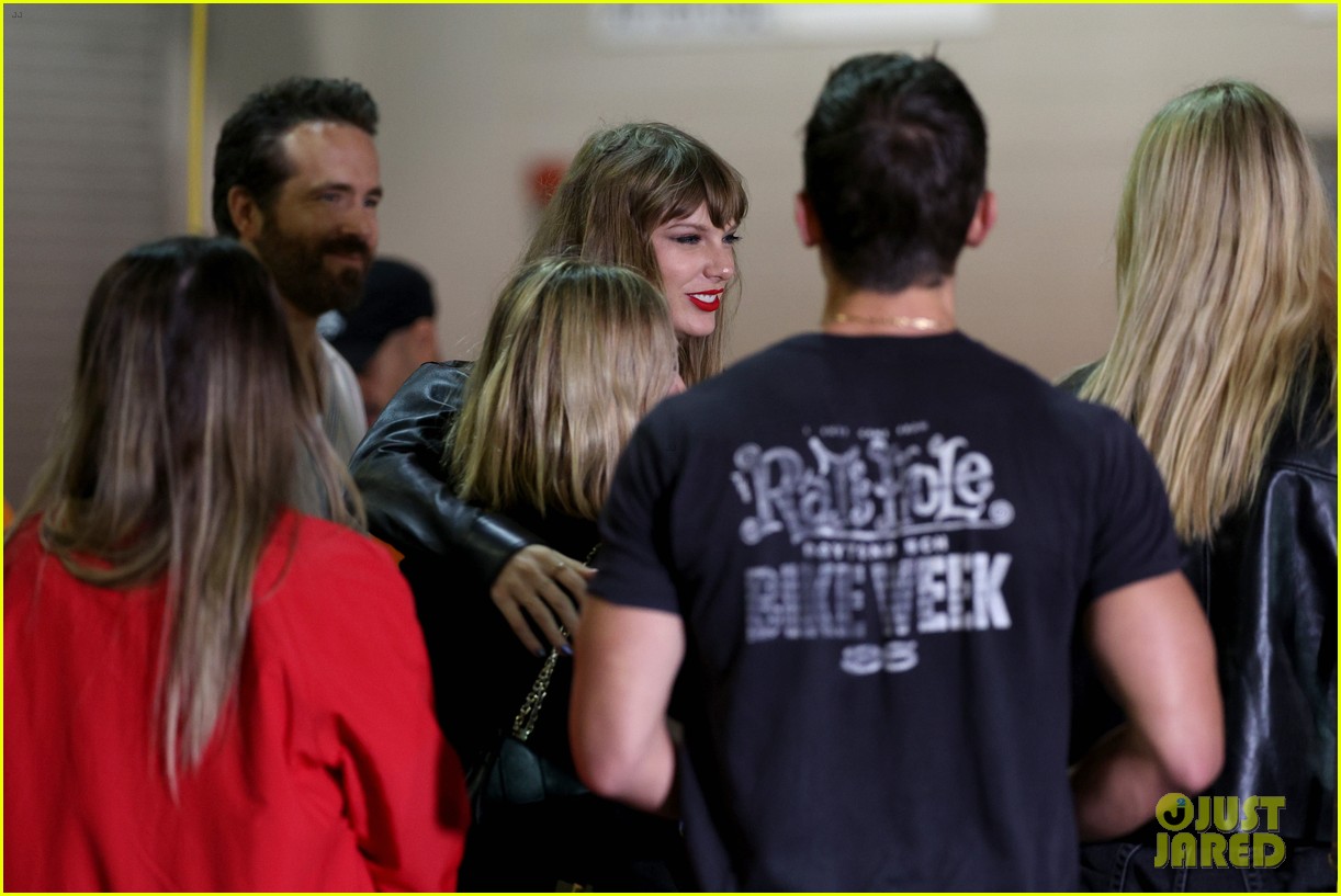 Sabrina Carpenter Wears 'Sports Watcher' Shirt to Attend NFL Game with Taylor Swift!